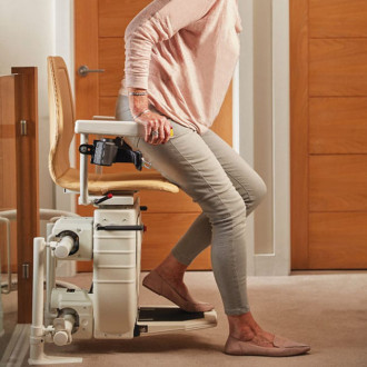 Подъёмник кресельный лестничный Bespoke Stairlifts Infinity V9 в Нижнем Новгороде